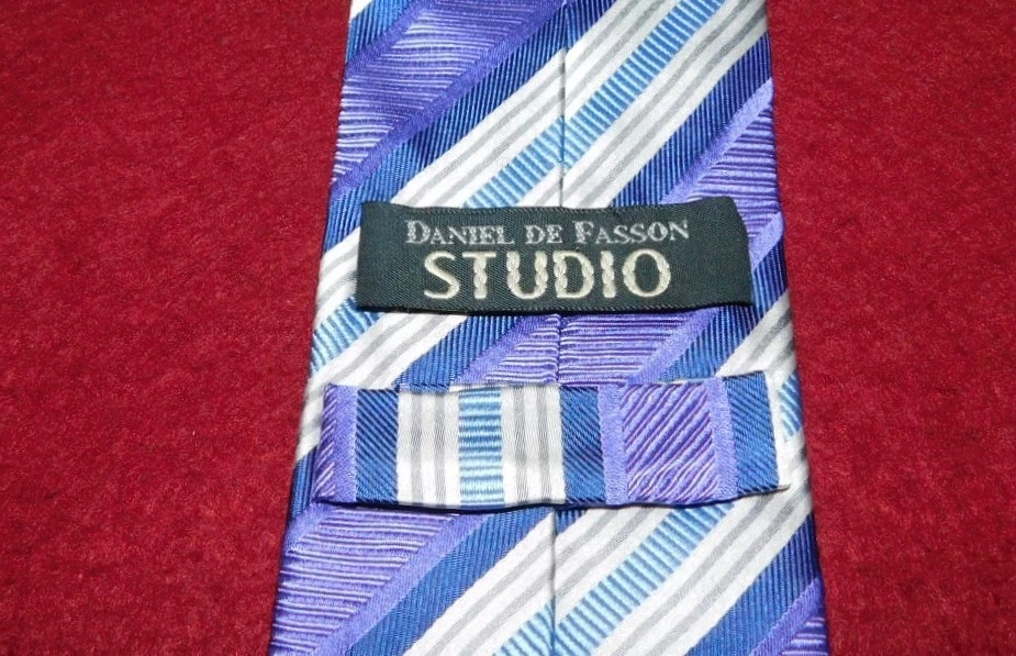 Gravata listrada DANIEL DE FASSON STUDIO AZUL/BRANCO/ROXO - GRAVATAS - GRAVATAS DE DESIGNER. - Imagem 3 de 3