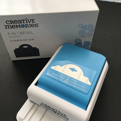 Creative Memories 3-IN-1 ABGESCHRÄGTE Tag Stanze Originalverpackt Neu