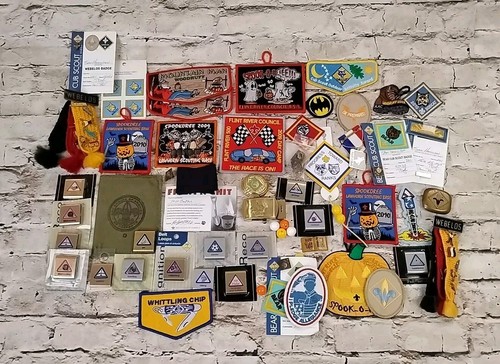 LOT OF 53 Vintage Boy Scout Or Cub Scout Uniform Patches Re-sell - 第 1/5 張圖片