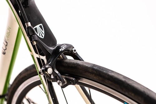 Trek Madone Three  Series Carbon Road Bike, Shimano 10 x Gropupset, 56cm M/L. - Picture 7 of 13