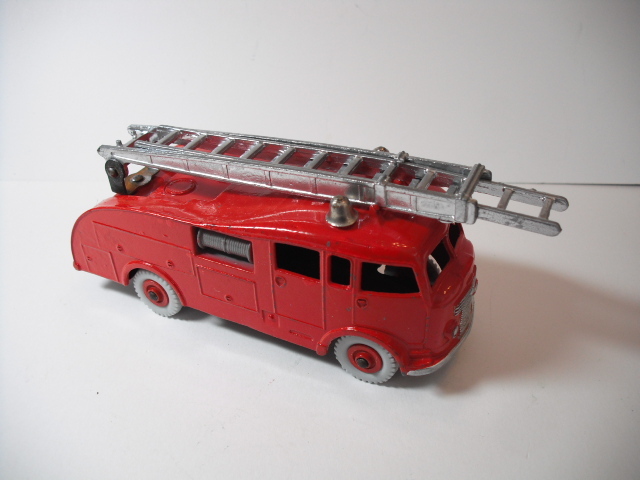 Meccano Ltd. Dinky Toy No.555G Commer Fire Engine Version2 EXCELLENT CONDITION Meccano Ltd. Dinky Toy No.555G Commer Fire Engine Version2 EXCELLENT CONDITION