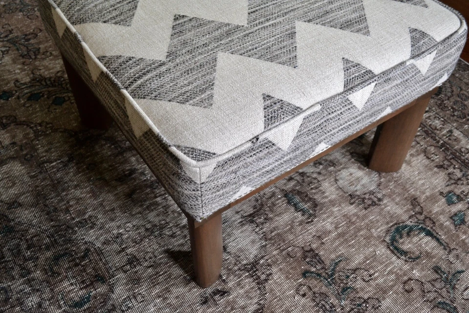 Banqueta grande ou otomana John Widdicomb meados do século - Imagem 4 de 4