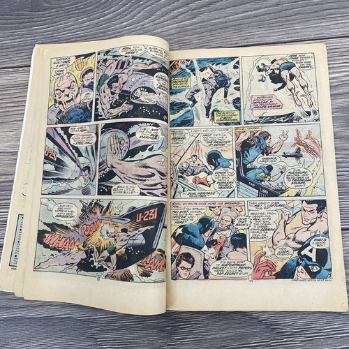 Marvel The Invaders # 3 Cap VS Namor VS Torcia 1975 - Foto 5 di 5