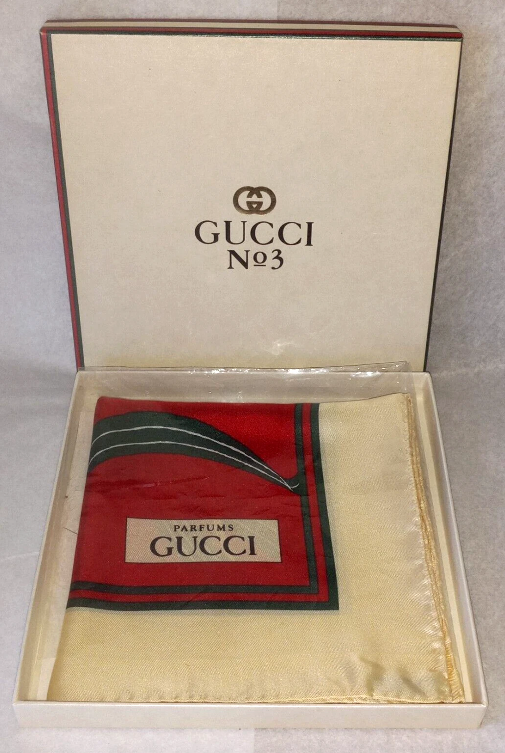 RARE ! FOULARD VINTAGE GUCCI IRIS FLORAL 100% SOIE GUCCI PARFUMS NEUF DANS SA BOÎTE