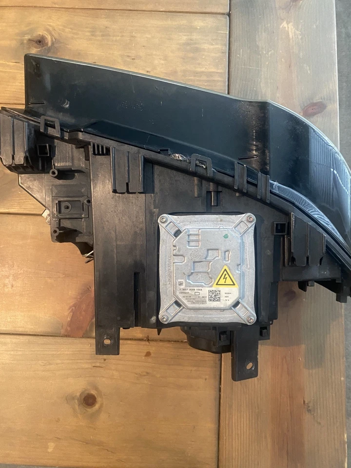 2006-2009 BMW X3 3.0Si E83LCI ~ FAROL ESQUERDO ~ XENÔNIO ~ 63123456043 ~ PEÇA DE FABRICANTE DE EQUIPAMENTO ORIGINAL - Imagem 2 de 4