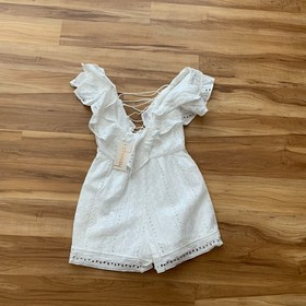 Choosy White Eyelet Lace Romper Lace Up Front Ruffle Sleeve Size Small NWT