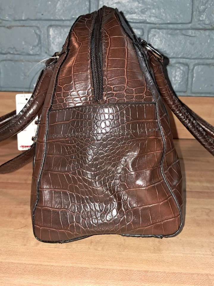 JC Penny East 5 сумочка коричневый искусственной кожи. croc с пряжкой дизайн. Новый - Изображение 4 из 4