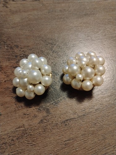 Vintage Earrings - Beautiful Clip On Hong Kong Fau Pearls - Picture 2 of 4