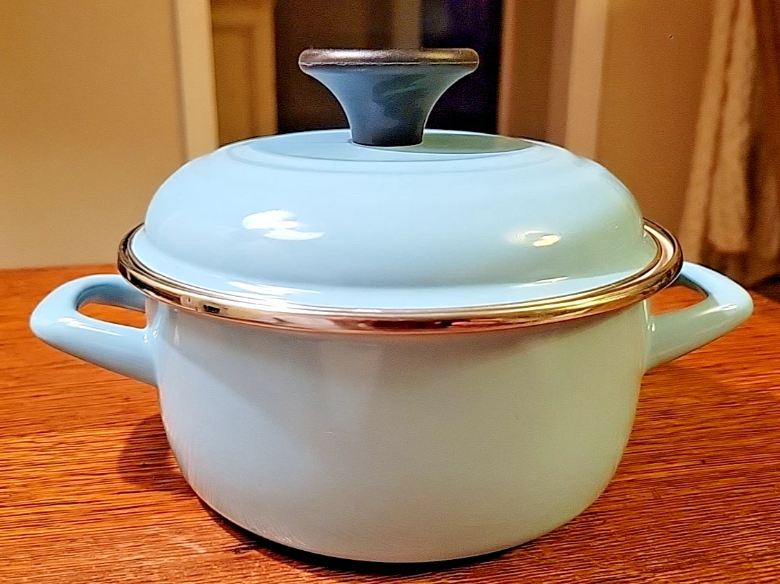 Chefs Atelier 1.6 Qt Blue Enamel Steel Pot Small Stockpot with Lid Two Handles