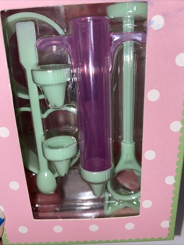 Child’s Itty-Bitty Baking Kit Scholastic Kids Tiny Baking Tool Set Cupcakes BB11 - Picture 10 of 15