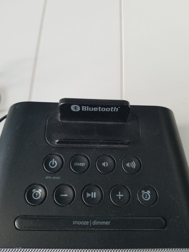 iHome IBT22 Dual Alarm Clock with USB Charging Bluetooth Speaker - 第 4/10 張圖片