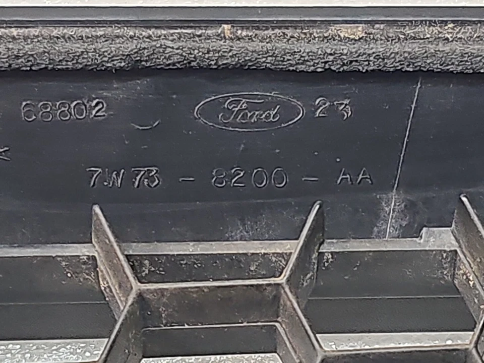 Grelha frontal Ford Crown Victoria Police Interceptor CVPI fabricante de equipamento original🚓 favo de mel🍯 - Imagem 3 de 3