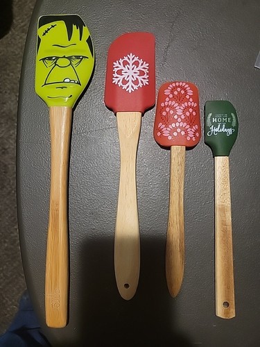 4Pcs Wooden Handle Silicone Spatula Heat Res. 3 Christmas 1 Halloween