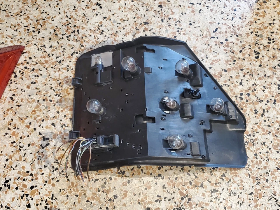 1994-1996 Mercedes-Benz S320 S420 W140 OEM Passenger Side Tail Light Right RH Foto 2 de 4