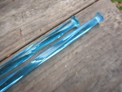 1880's RARE BLUE WHIMSY TWIST GLASS 2 TOWEL HOLDER CURTAIN RODS 18" - Picture 3 of 5