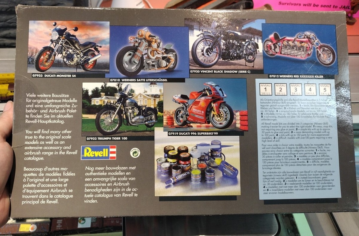 REVELL ホンダ CB72 SUPER SPORTS 1/8プラモデル Revell Honda