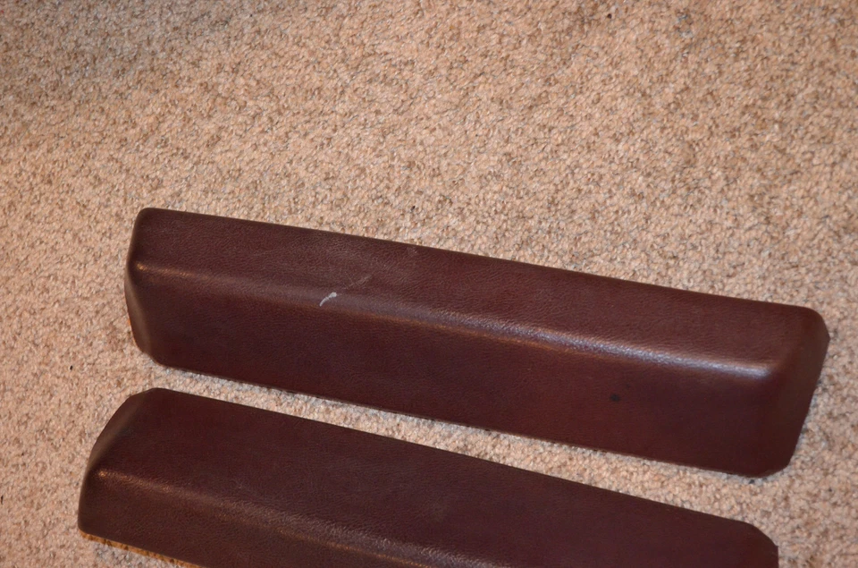 1975 1976 1977 CHEVROLET MONTE CARLO ARMREST DOOR PANEL ARM RESTS MAROON PAIR Foto 3 de 4