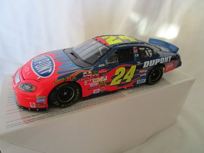 Jeff Gordon LE NASCAR #24 DuPont 2005 Monte Carlo Elite Color Chrome 1 Scale Diecast Car Pristineauction.com