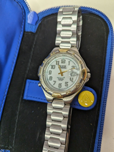 Vintage Used GUESS Men's Wristwatch In Original Case - Picture 3 of 11
