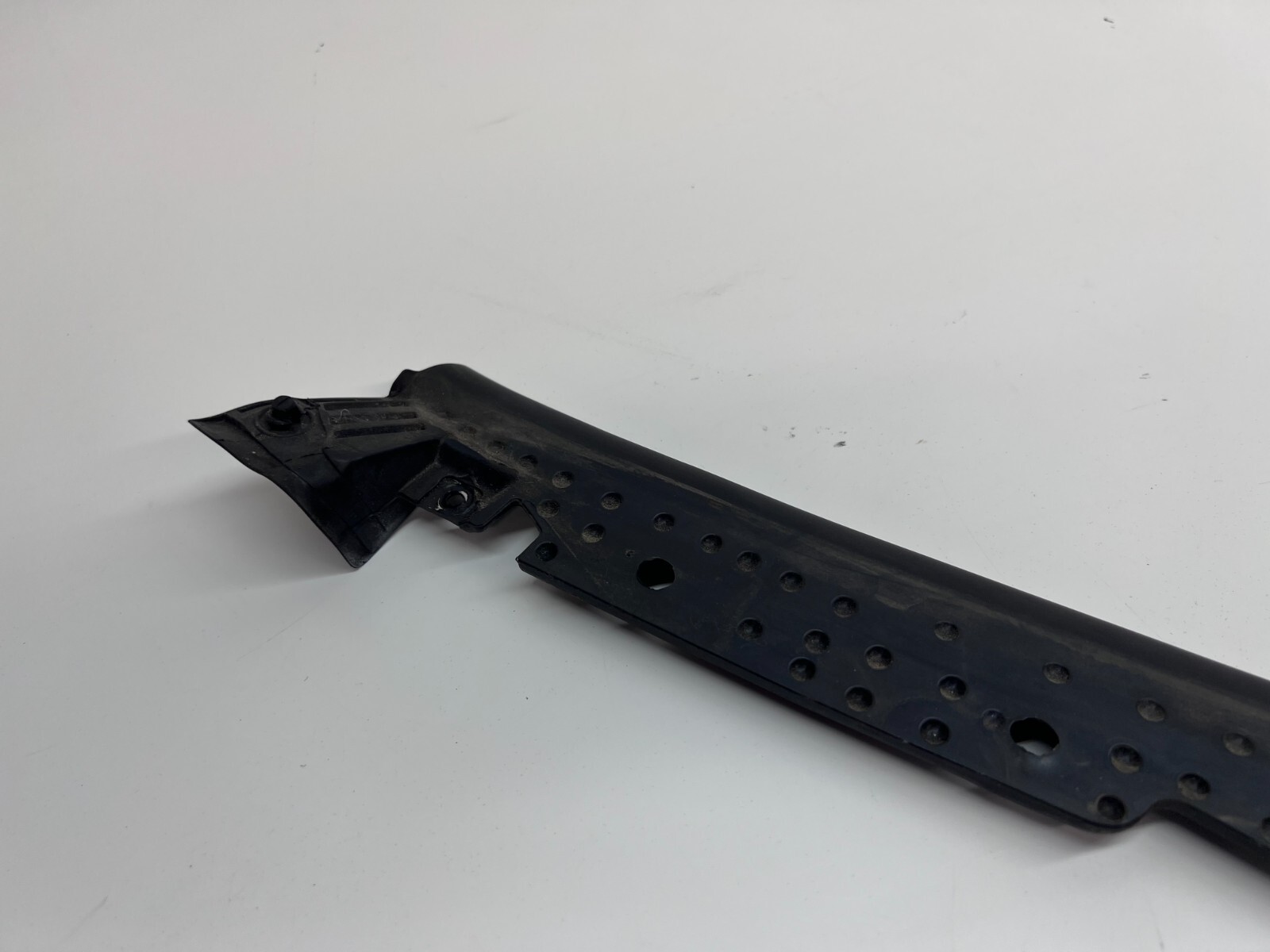 LAMBORGHINI HURACAN LP610 DRIVER LEFT WINDOW SEAL WEATHERSTRIP OEM 4T0837477