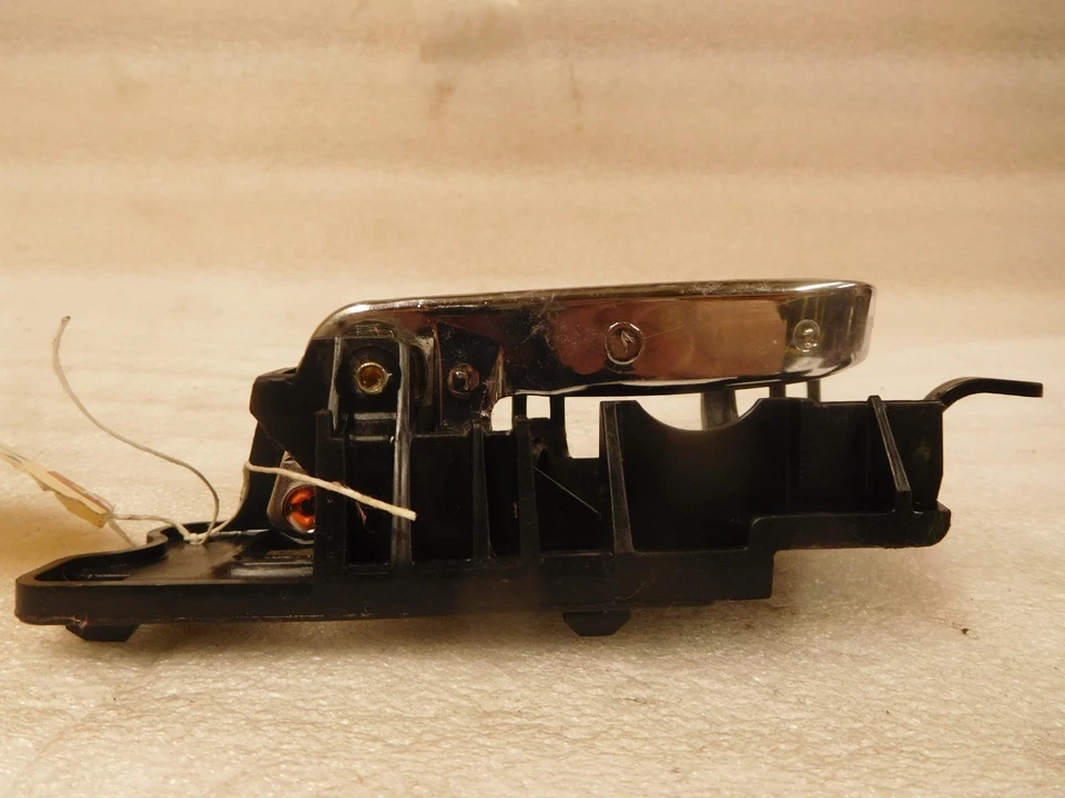 Cadillac SRX 2005 manija de puerta interior delantera derecha 25707889 Foto 3 de 4