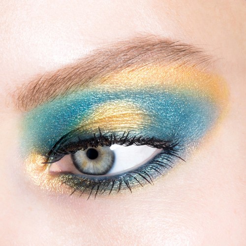REVLON WW84 Wonder Woman Face & Eye shadow Palette - Bold Blends - Picture 3 of 4