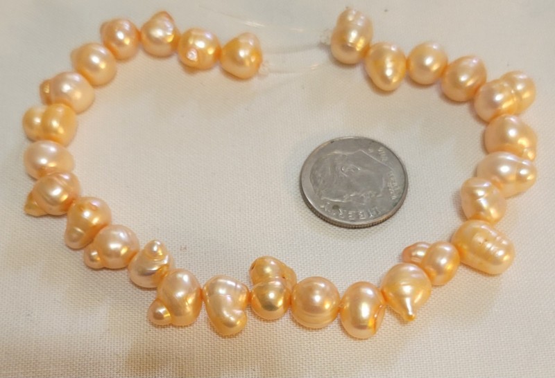 L926 10mm dyed freshwater pearls. Will combine to save on shipping 