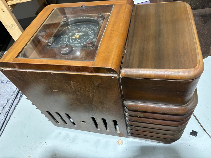 Zenith 9-S-242 Zephyr chairside tube radio