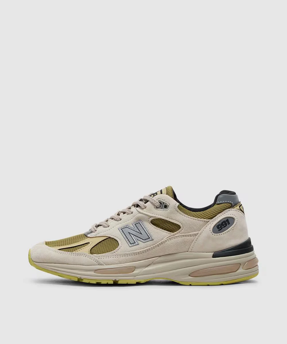 New Balance 991v2 Made in UK 991v2 Sneakers in Silver Birch
Opens in a new window or tab