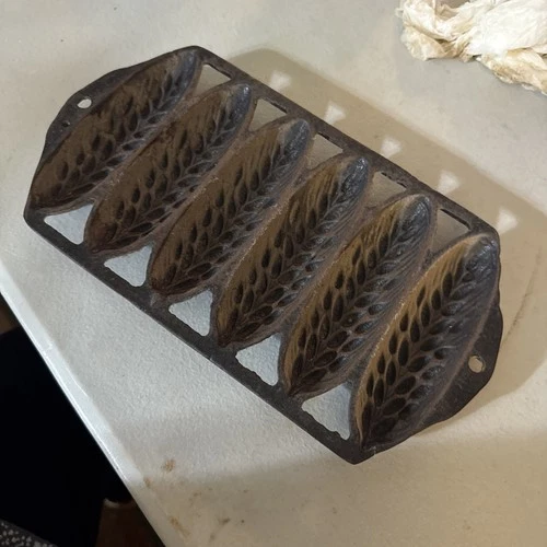 Vintage Griswold No 27 Wheat Corn Stick Pan Cast Iron  638 Erie