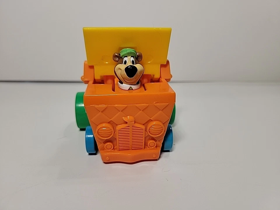 De colección 1999 Yogi Bear Picnic Cesta Wacky Racer 2.75" Figura Wendy's Vehículo de Carreras Foto 2 de 4