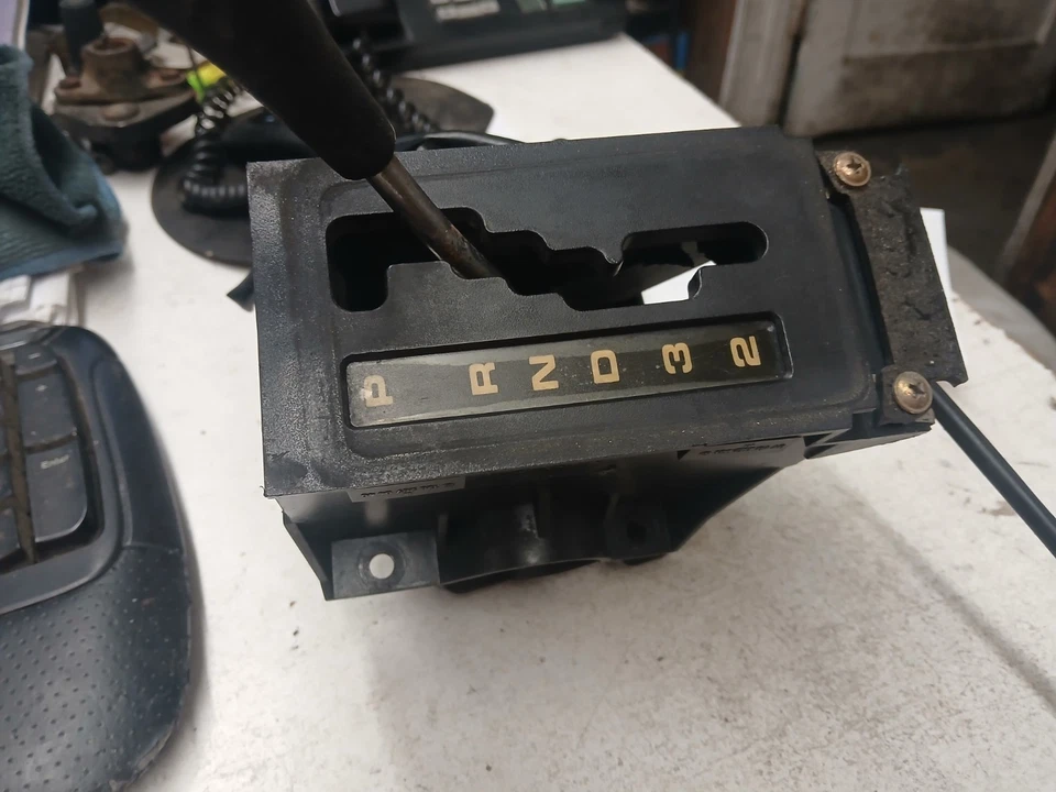 Mercedes-Benz Clase S 1983 W126 palanca de cambios automática A1262670347 Foto 2 de 4