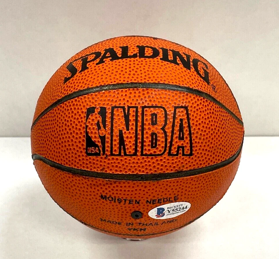 Mini basquete Beckett Y55244 Houston Rockets assinado por Eddie Johnson Spalding - Imagem 2 de 3