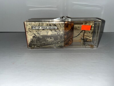 Accurate lighting HO End Of Train Device Mounted On Kade #5 Coupler/Red Flashing