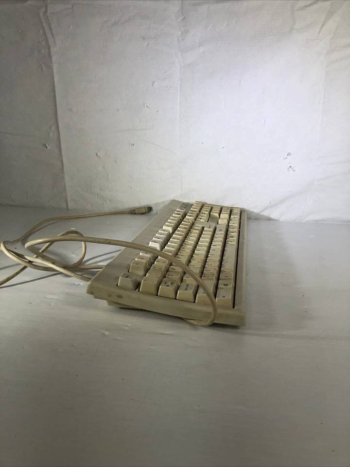 Teclado vintage Chicony KB-2961 con cable PS/2 beige Foto 2 de 4