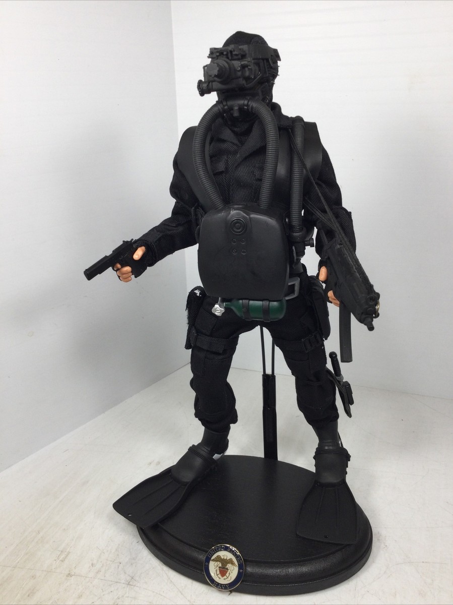 1/6 21ST CENTURY US NAVY SEAL COMBAT DIVER MP-5 .45 AUTO +