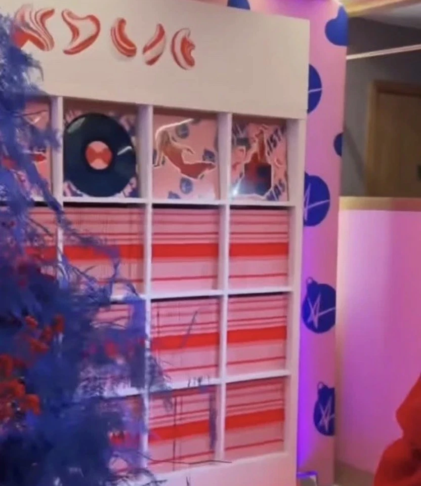 Kylie Minogue Kylie Christmas Fully Wrapped LP Vinyl London Pop Up Exclusive - image 4 of 4