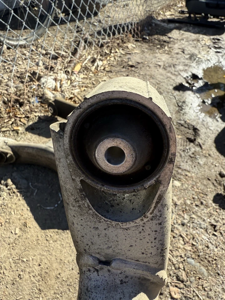 Braço de controle inferior traseiro BMW E39 L+R – OEM – 1997-2003 525i 528i 530i 540i - Imagem 4 de 4