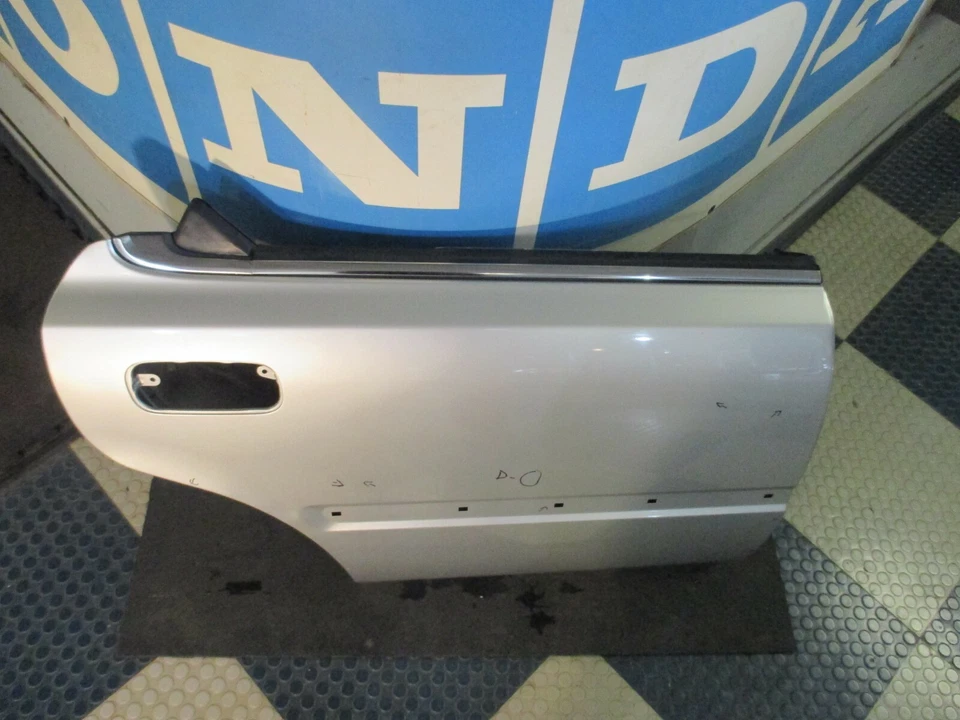 1997 Acura TL 2.5L Passenger Right Rear Side Door Shell (Silver) FLAW Foto 2 de 4