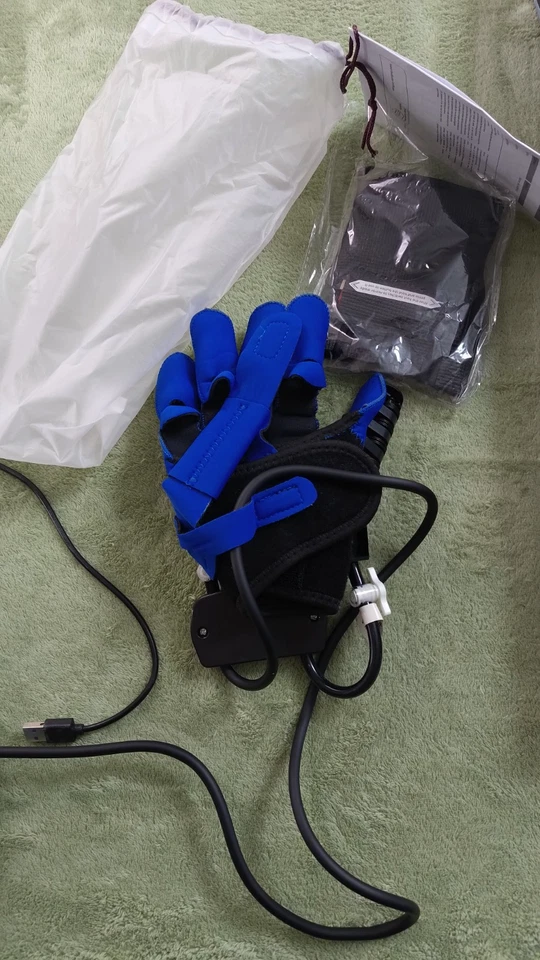 Guantes de robot de rehabilitación grandes para mano derecha equipo de terapia manual para accidente cerebrovascular Foto 4 de 4