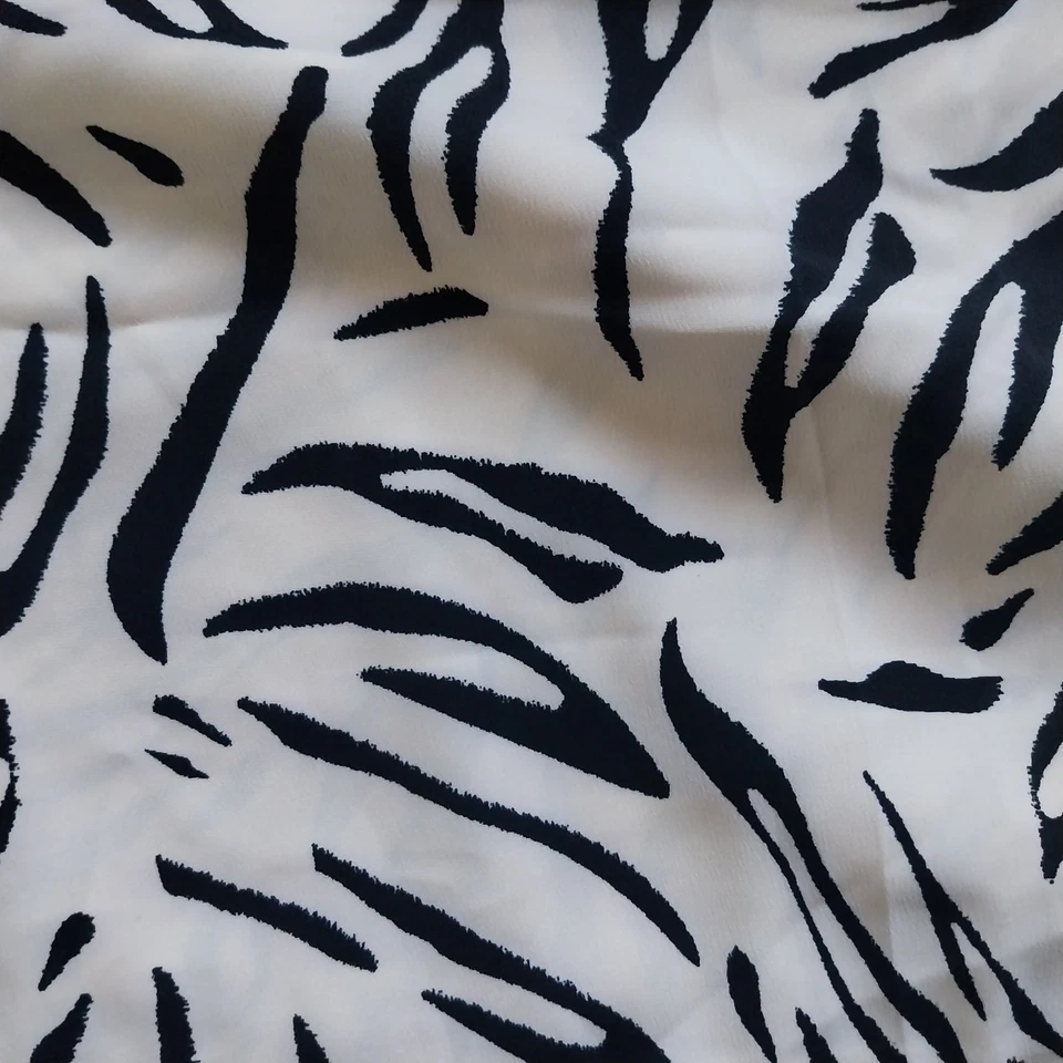 Marks & Spencer Size 24 Cream Black zebra Animal Print Shorts Belt  Holiday - Image 3 of 4