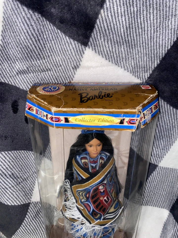 Muñecas nativas americanas del mundo de la costa noroeste Barbie 1999 Mattel #24671 Foto 4 de 4