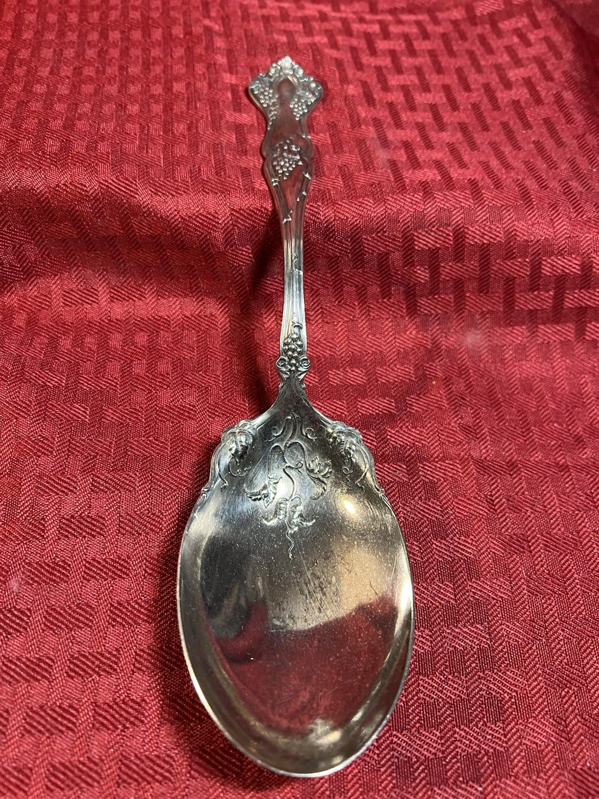 1847 ROGERS*VINTAGE GRAPE*0VAL, LARGE SALAD SERVING SPOON*1904