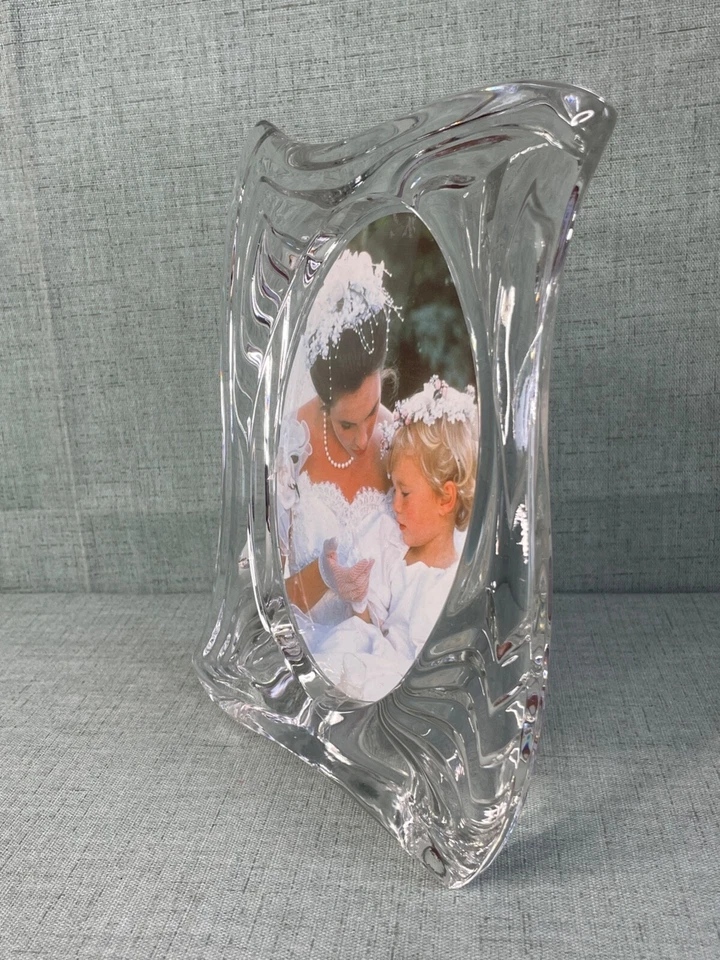 Marco de fotos de vidrio cortado Mikasa boda bebé regalo patrón espiral Foto 3 de 4