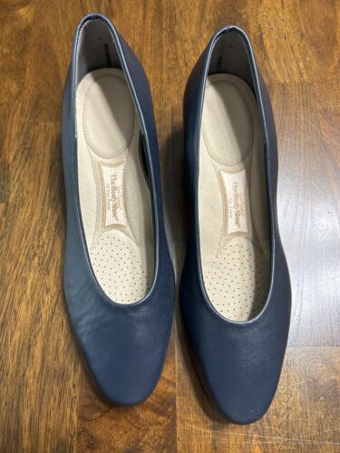 Hush Puppies Body Shoe Comfort Low Pumps Navy Leather Size 8.5 Extra Wide NWOB