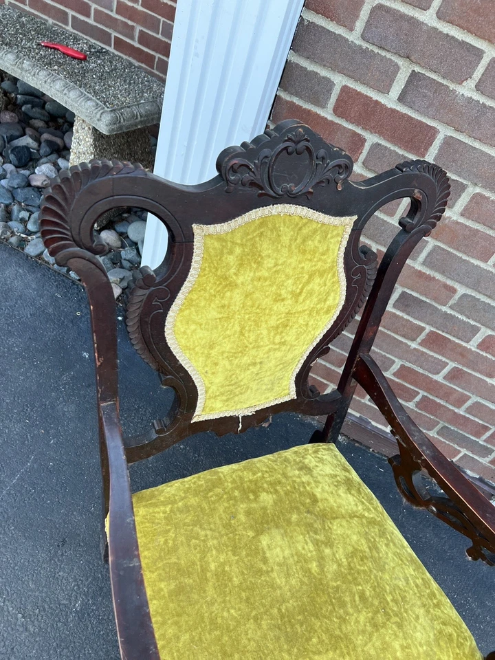Кресло королевы Анны зеленое резное деревянное кресло с мягкой обивкой нуждается в работе местный выбор - Изображение 4 из 4