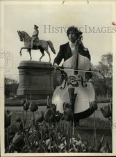 Press Photo Actor Paul Sand Plays Cello in Park - sap56101 Press Photo Actor Paul Sand Plays Cello in Park - sap56101