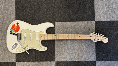 Limited Edition Squier Sonic  Stratocaster  SSS, Arctic White