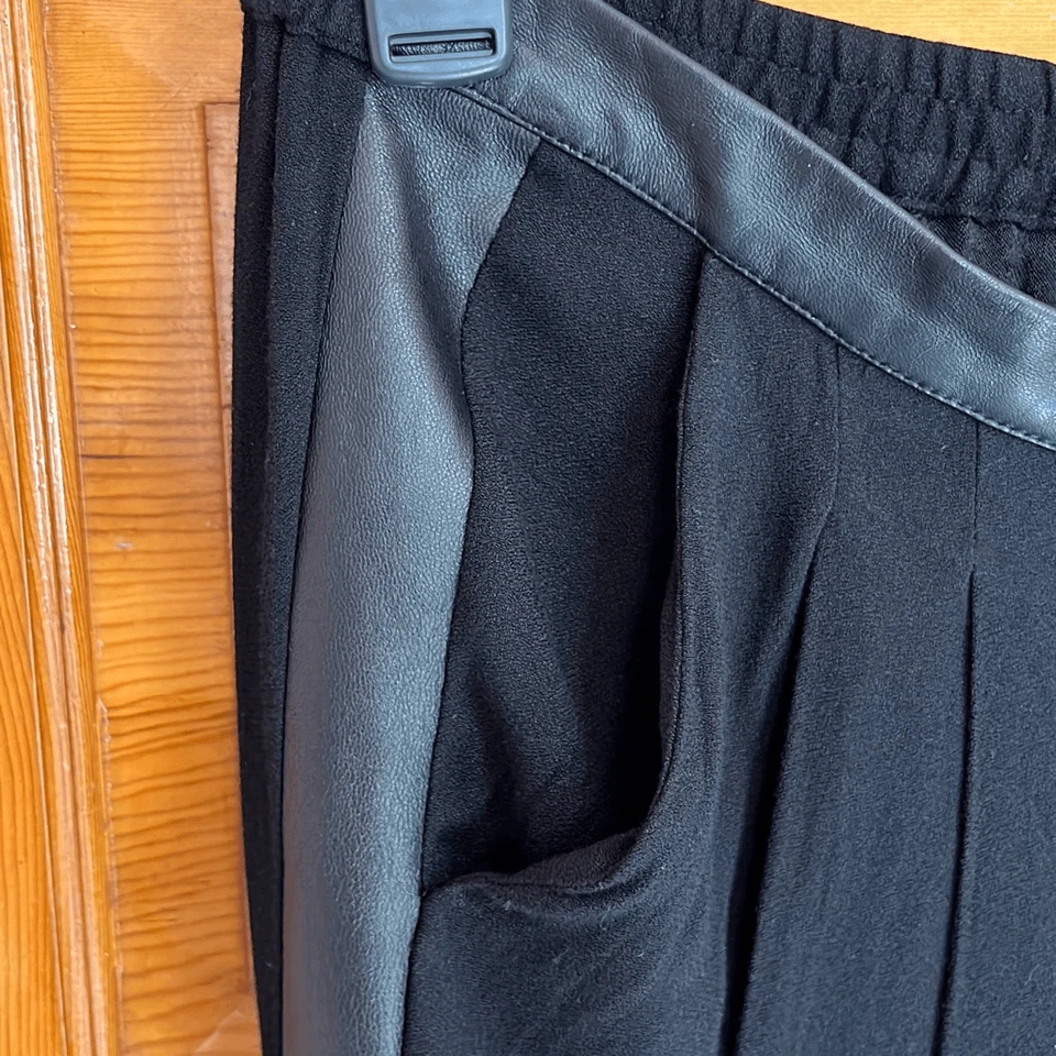 Pantalones cónicos a rayas de cuero de cordero de rayón negro Green Tea para mujer 10-12 Foto 4 de 4