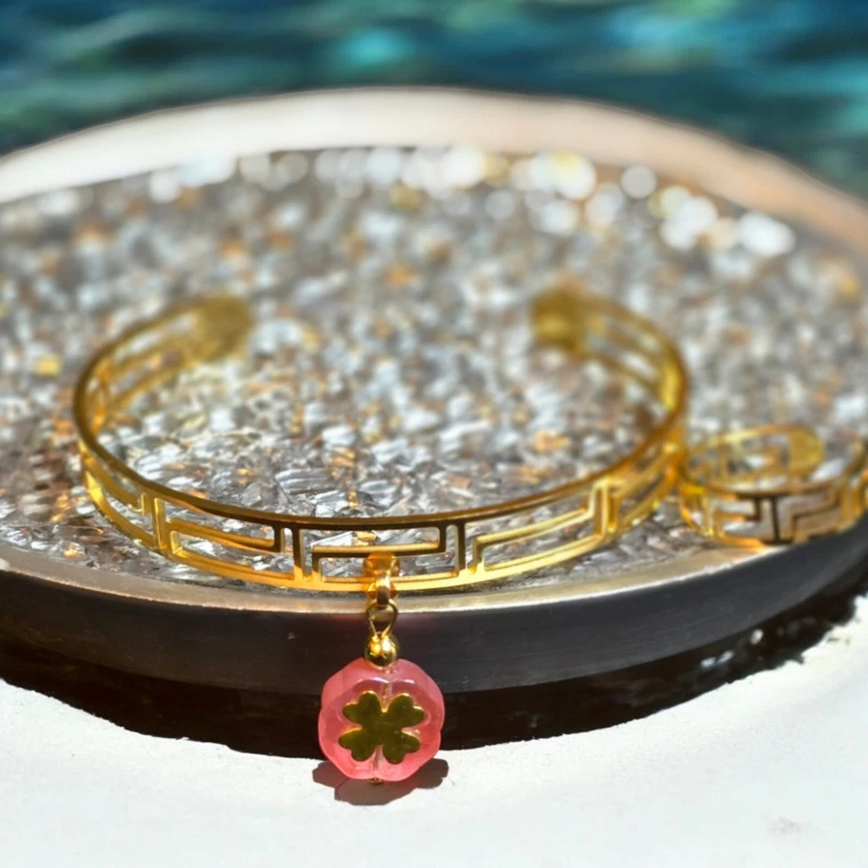 Juego de pulsera y anillo ajustable chapado en 18k con amuleto de trébol de la suerte... Foto 4 de 4